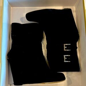 Beautiful MK suede booties so 8m